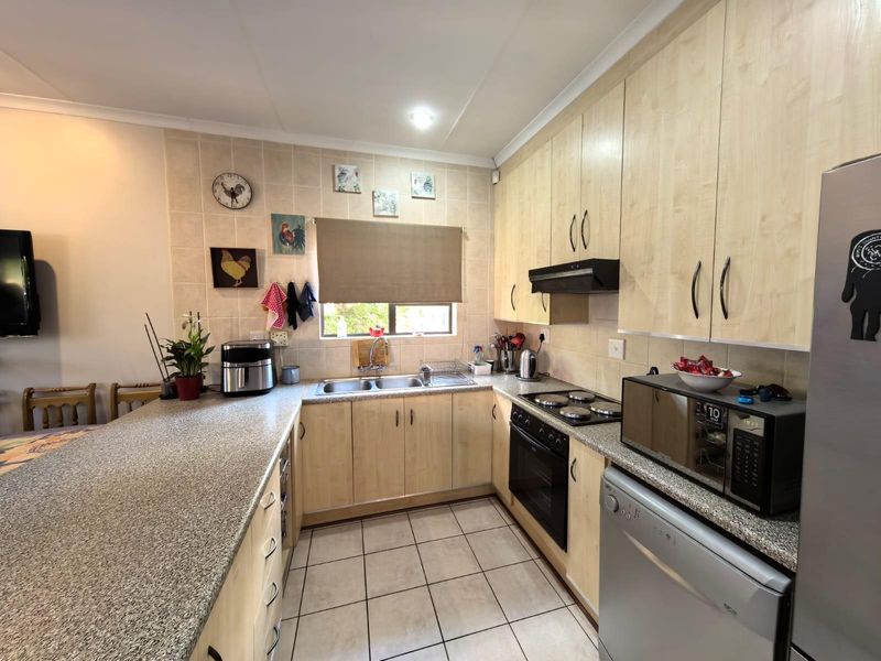 Modern Ease and Suburban Serenity: Your FULL TITLE Secure "Lock-Up-and-Go" Sanctuary - Photo 5