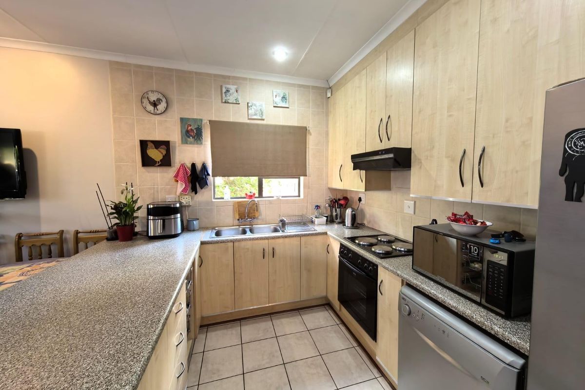 Modern Ease and Suburban Serenity: Your FULL TITLE Secure "Lock-Up-and-Go" Sanctuary - Photo 5