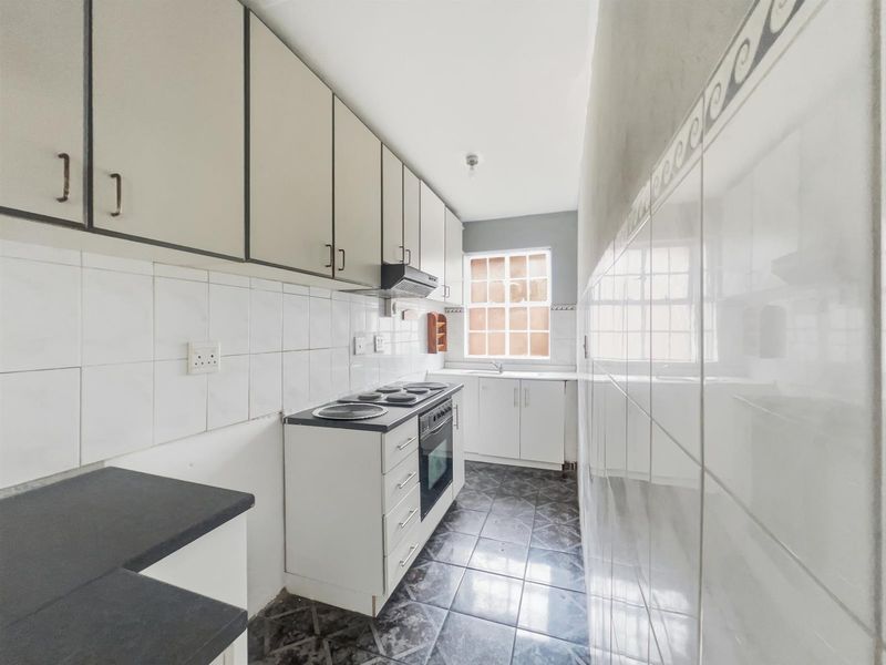 2 Bedroom Apartment For Sale in Durban Central, Durban, KwaZulu-Natal - Photo 8