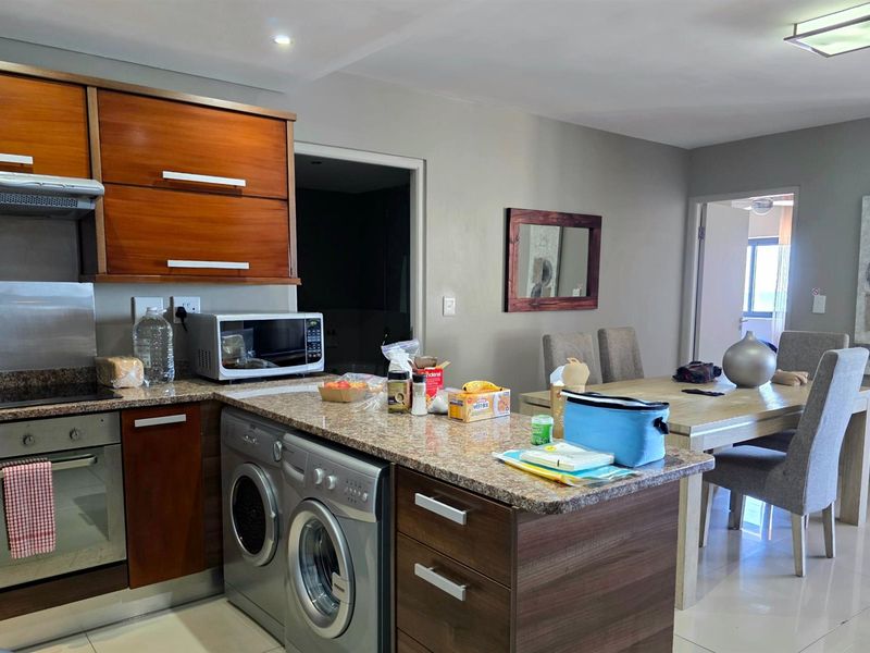 Luxury Suites - Stylish 2-Bedroom Beachfront Investment - Photo 10