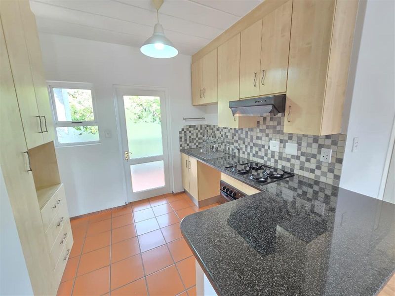 Top Floor Two bedroom Apartment with High Ceilings For Sale in Riverglades Estate - Photo 5