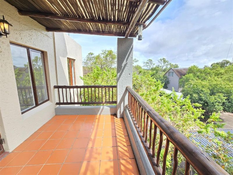 Top Floor Two bedroom Apartment with High Ceilings For Sale in Riverglades Estate - Photo 2