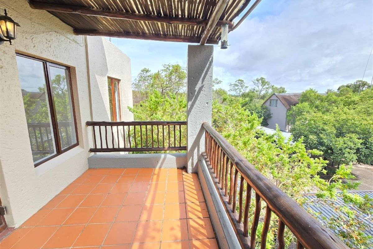 Top Floor Two bedroom Apartment with High Ceilings For Sale in Riverglades Estate - Photo 2