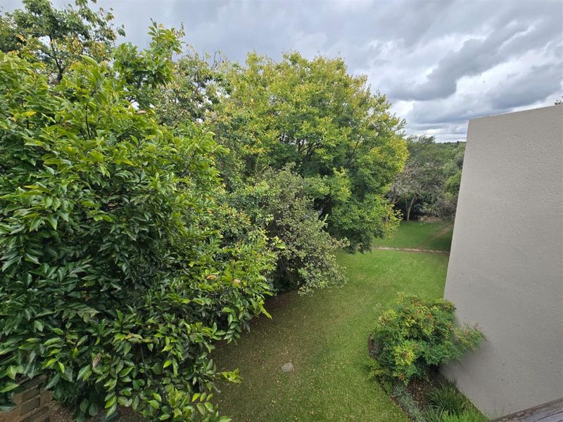 Top Floor Two bedroom Apartment with High Ceilings For Sale in Riverglades Estate - Photo 9