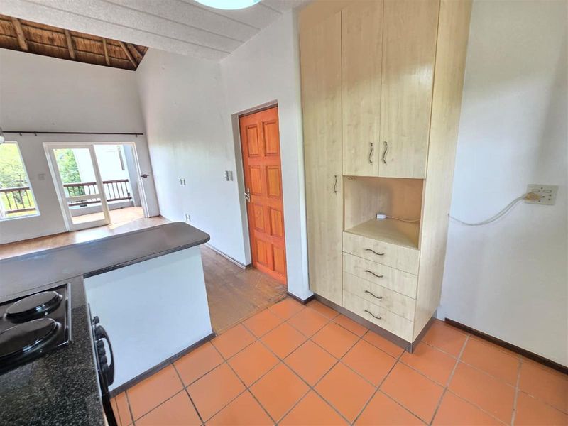 Top Floor Two bedroom Apartment with High Ceilings For Sale in Riverglades Estate - Photo 6