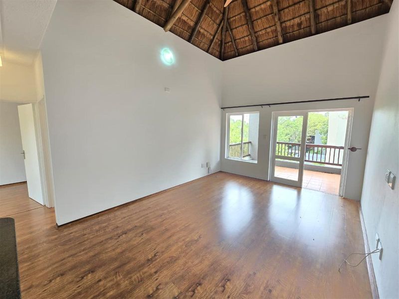 Top Floor Two bedroom Apartment with High Ceilings For Sale in Riverglades Estate - Photo 10