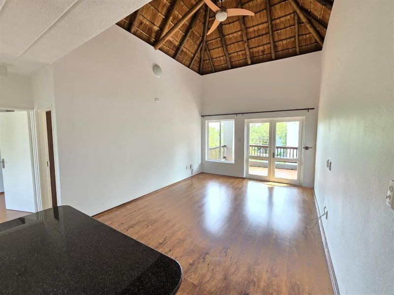 Top Floor Two bedroom Apartment with High Ceilings For Sale in Riverglades Estate - Photo 3