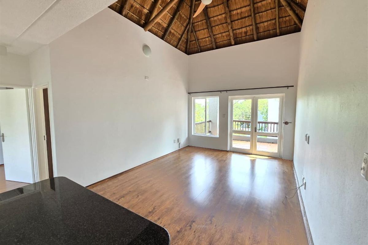 Top Floor Two bedroom Apartment with High Ceilings For Sale in Riverglades Estate - Photo 3