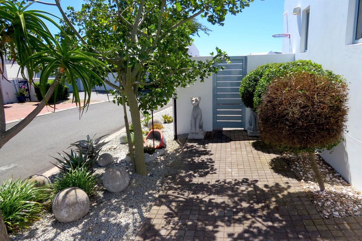 Lovely spacious three bedroom house in beautiful Blue Lagoon - Photo 2