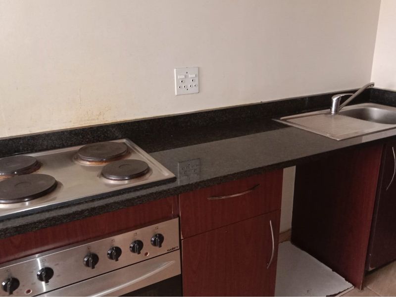Modern Studio Apartment for Rent in the Heart of Marshalltown, Gauteng - Photo 10