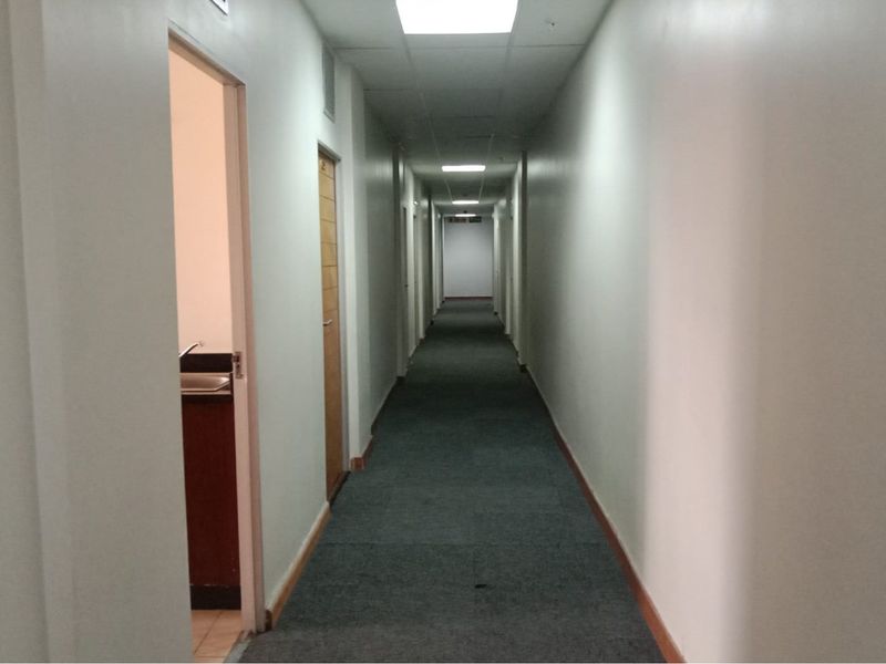 Modern Studio Apartment for Rent in the Heart of Marshalltown, Gauteng - Photo 7