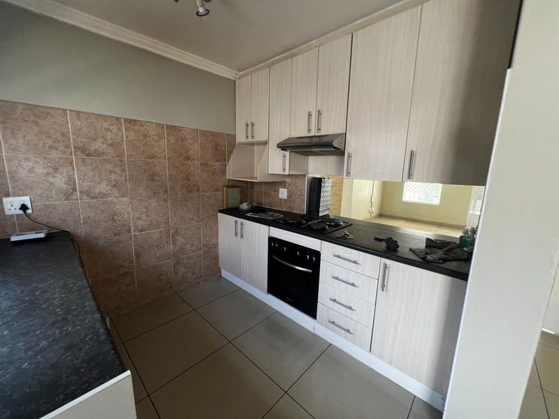 Leisure Bay 3-Bedroom Gem that is Elegant Living and Perfect Location - Photo 6