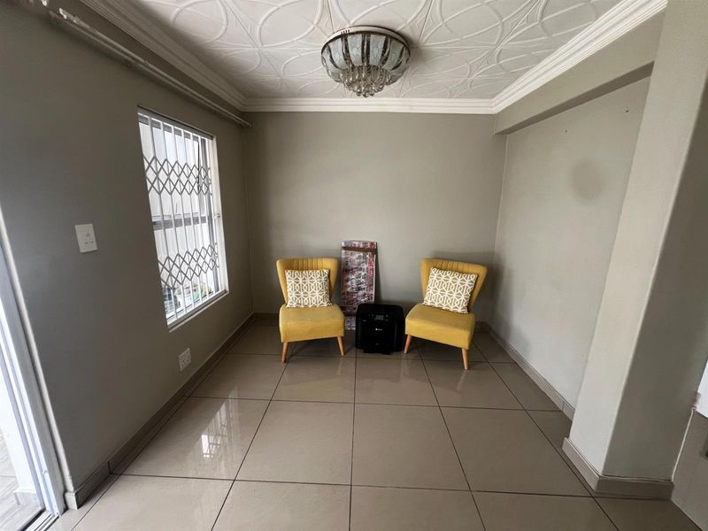 Leisure Bay 3-Bedroom Gem that is Elegant Living and Perfect Location - Photo 10