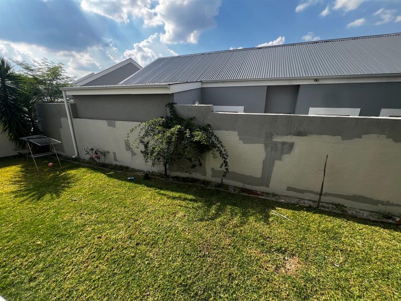 Leisure Bay 3-Bedroom Gem that is Elegant Living and Perfect Location - Photo 4