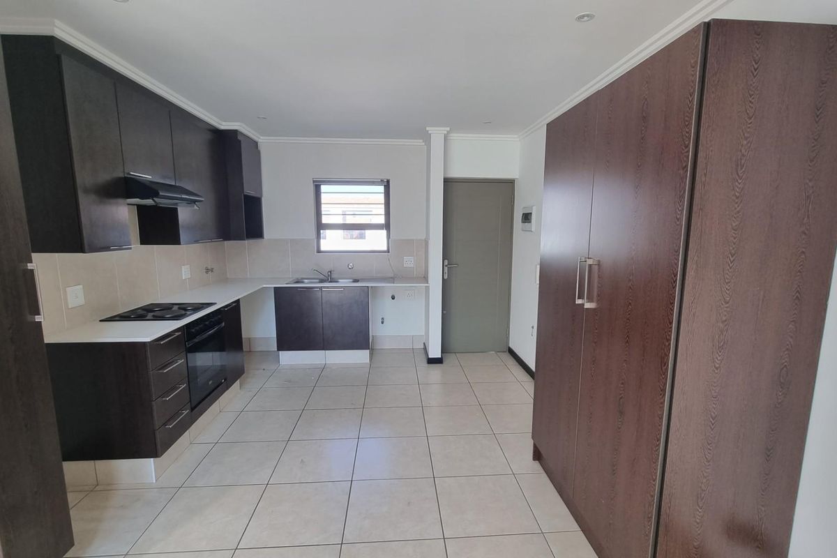Modern two bedroom plus loft in Cubana, Sunninghill - Photo 3