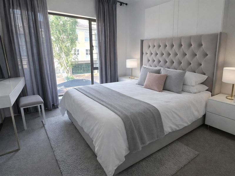 Modern two bedroom plus loft in Cubana, Sunninghill - Photo 8