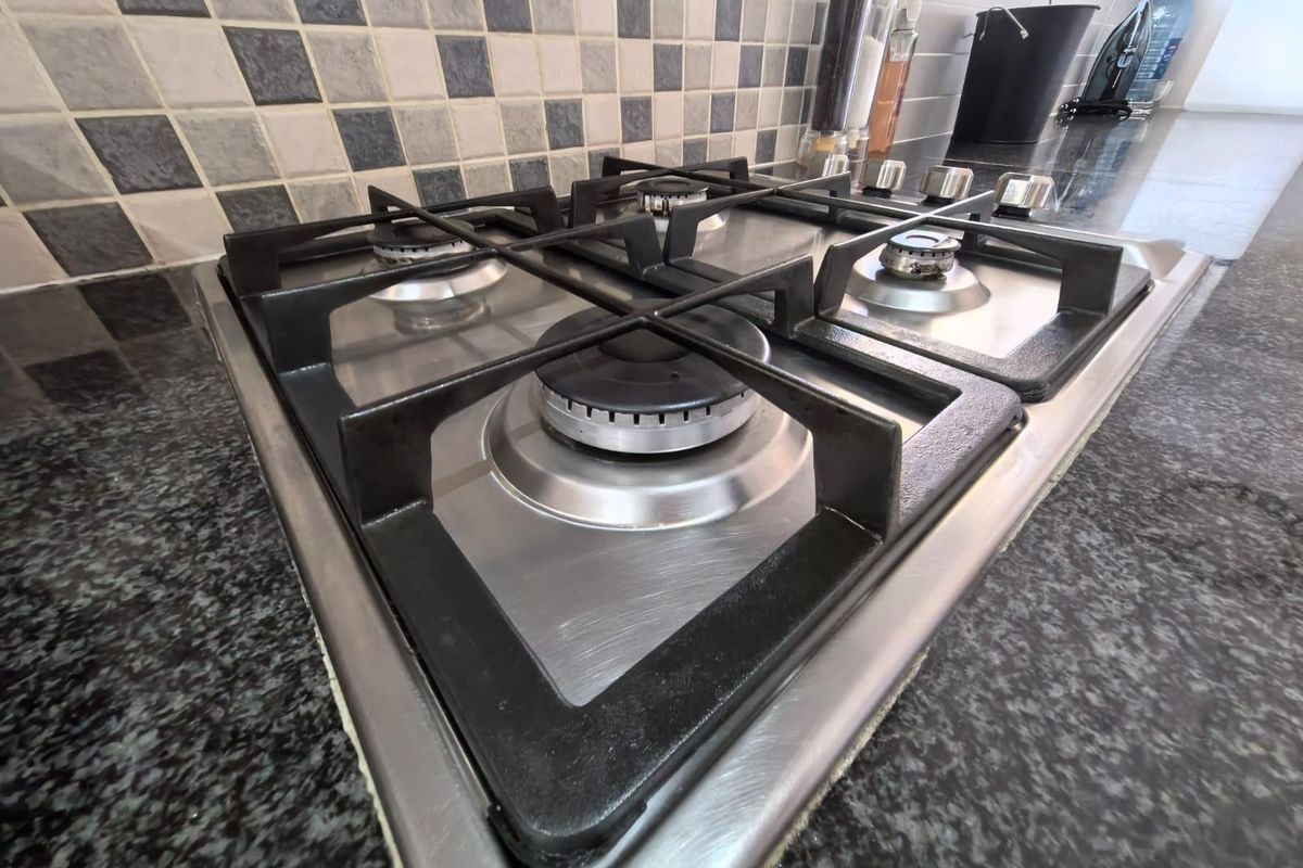 Contemporary Executive Living: Your Secure Full-Title "Lock-Up-and-Go" Sanctuary in Hillcrest - Photo 4