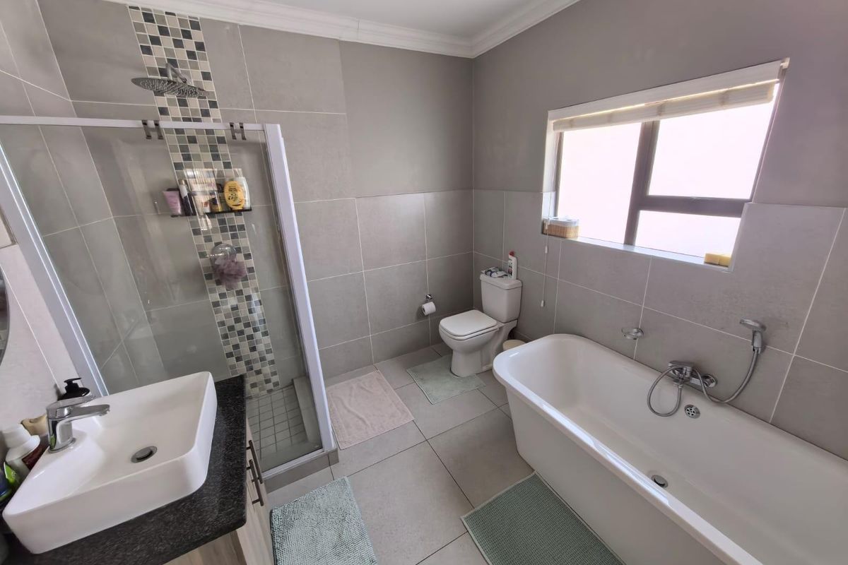 Contemporary Executive Living: Your Secure Full-Title "Lock-Up-and-Go" Sanctuary in Hillcrest - Photo 5