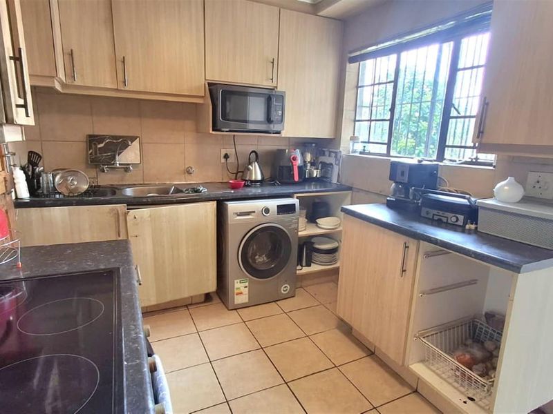 Spacious 3 Bedroom Corner Stand Home in Elandspark - Photo 8