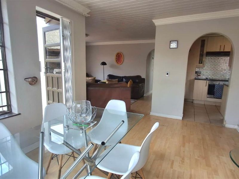 Spacious 3 Bedroom Corner Stand Home in Elandspark - Photo 3