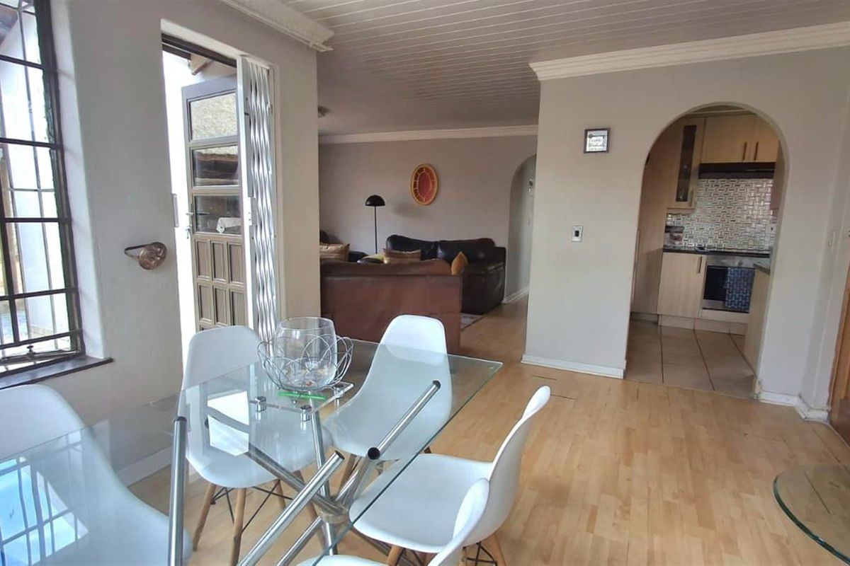 Spacious 3 Bedroom Corner Stand Home in Elandspark - Photo 3