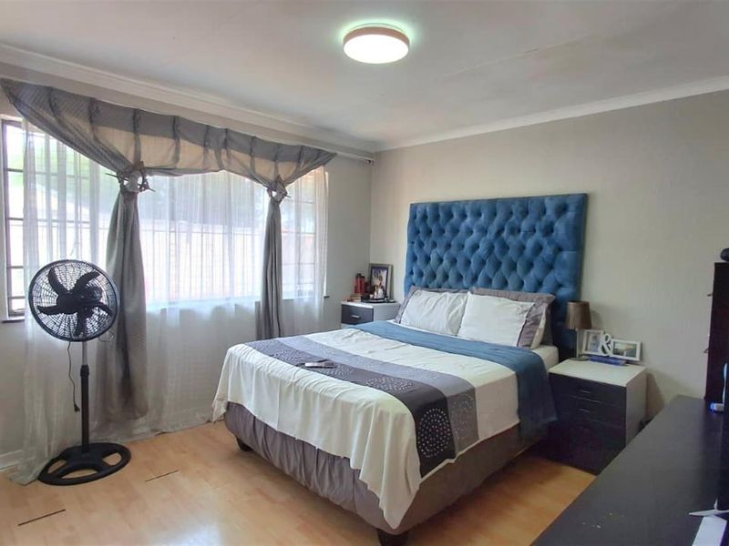 Spacious 3 Bedroom Corner Stand Home in Elandspark - Photo 10