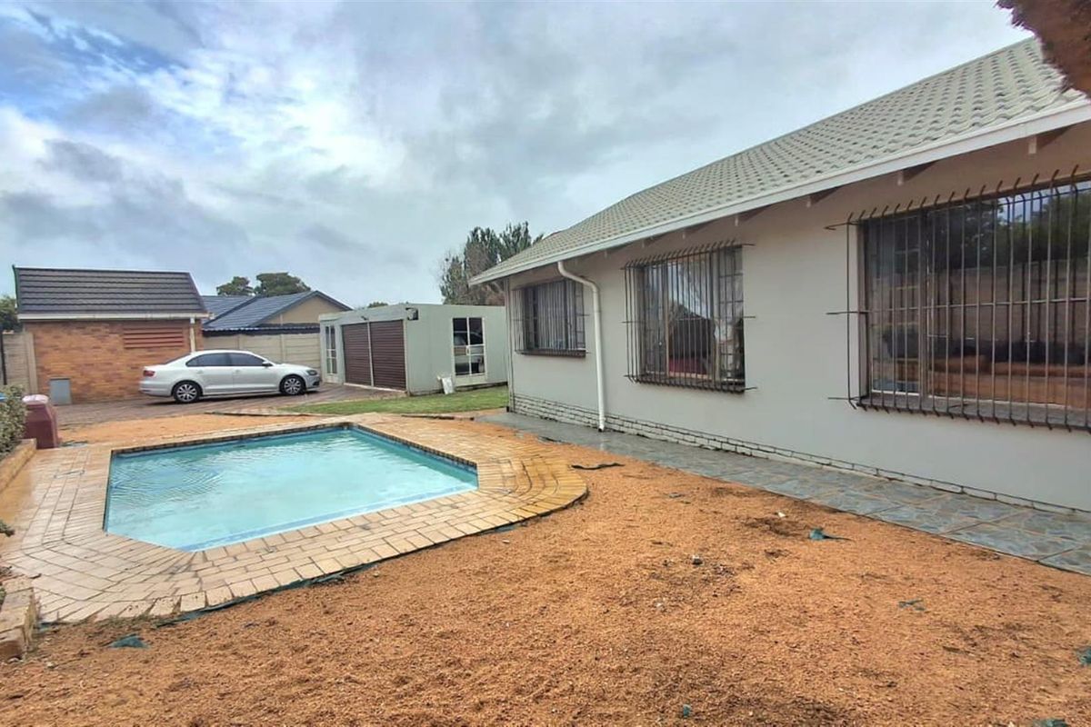 Spacious 3 Bedroom Corner Stand Home in Elandspark - Photo 2