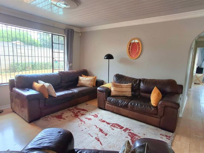 Spacious 3 Bedroom Corner Stand Home in Elandspark - Photo 5