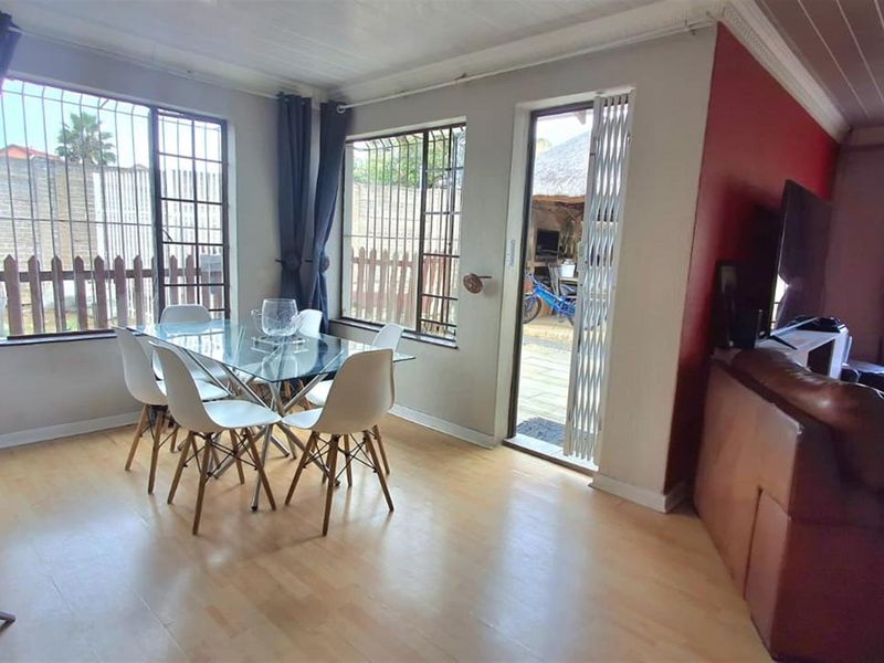 Spacious 3 Bedroom Corner Stand Home in Elandspark - Photo 4