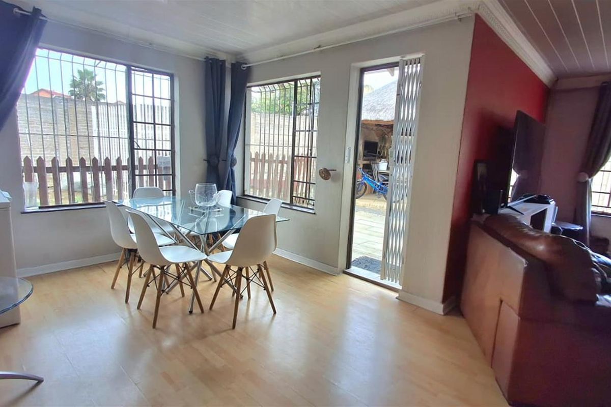 Spacious 3 Bedroom Corner Stand Home in Elandspark - Photo 4