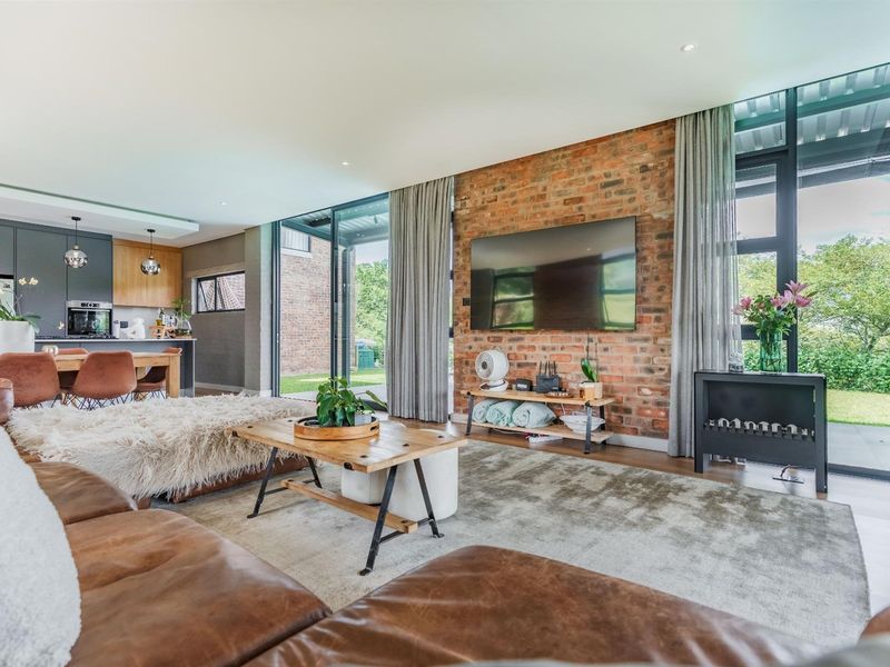 Stylish, Modern, And Full Of Character - Photo 4