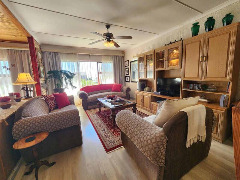 Sea Views, Space and Income Potential. Versatile Wavecrest Home with Separate Flat - Photo 10