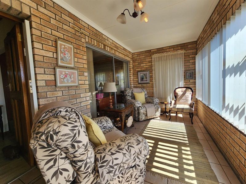 Sea Views, Space and Income Potential. Versatile Wavecrest Home with Separate Flat - Photo 3