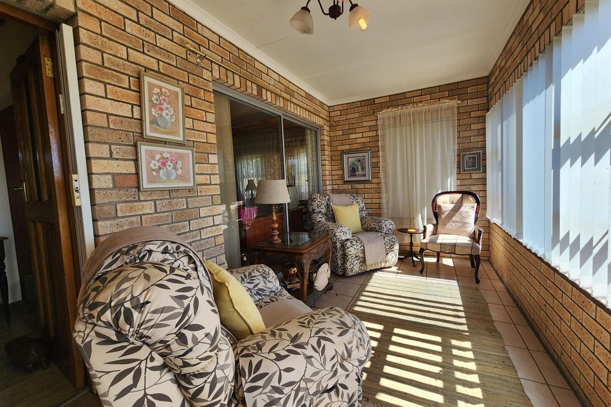 Sea Views, Space and Income Potential. Versatile Wavecrest Home with Separate Flat - Photo 3