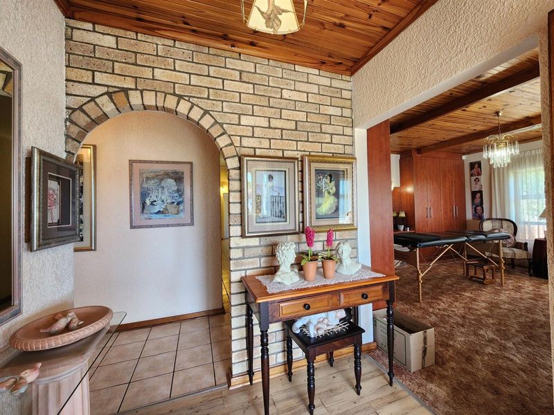 Sea Views, Space and Income Potential. Versatile Wavecrest Home with Separate Flat - Photo 4