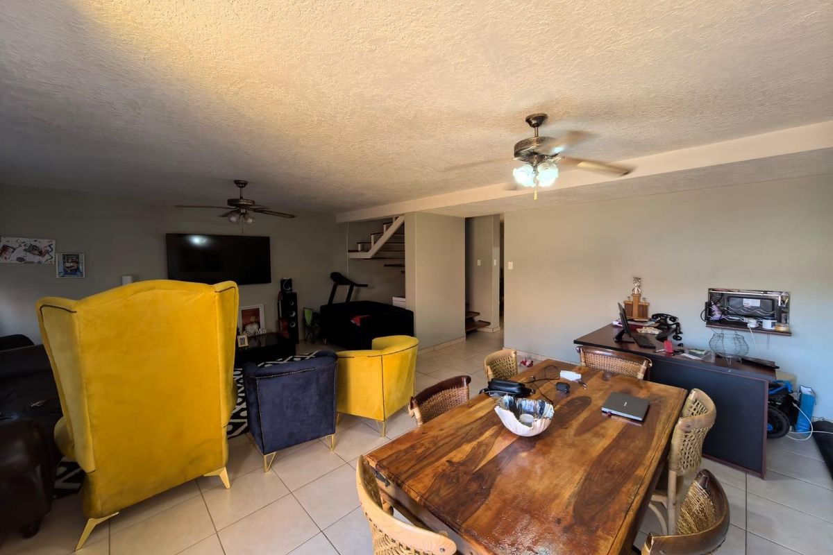 A Family Sanctuary in Historic Belgravia: Spacious Double-Story Charm - Photo 2