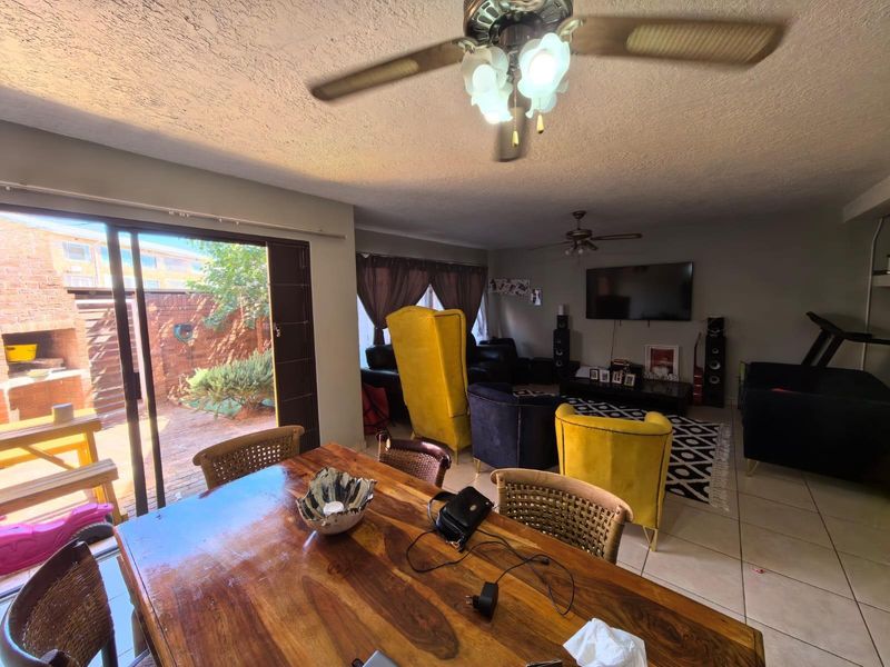 A Family Sanctuary in Historic Belgravia: Spacious Double-Story Charm - Photo 7