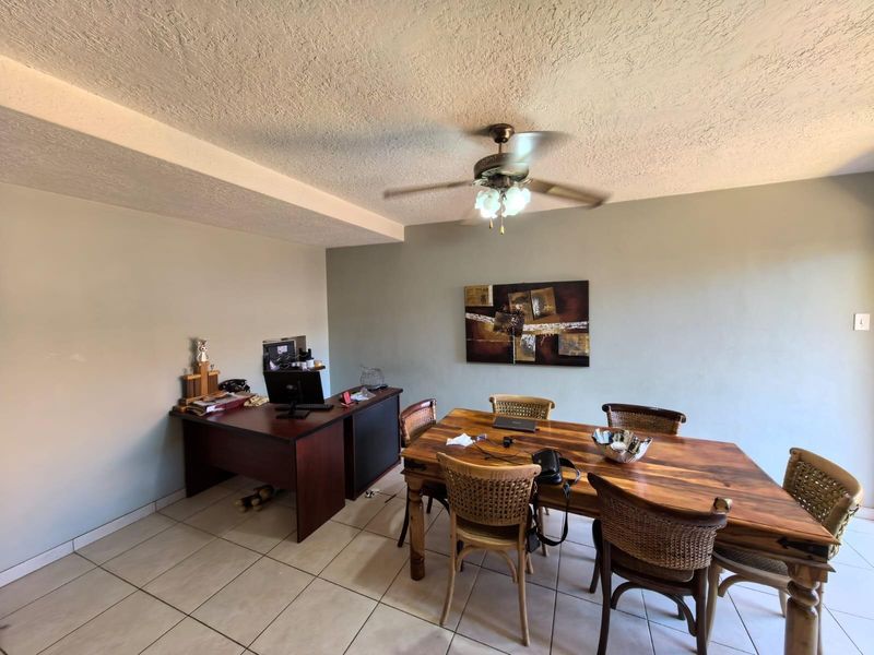 A Family Sanctuary in Historic Belgravia: Spacious Double-Story Charm - Photo 6