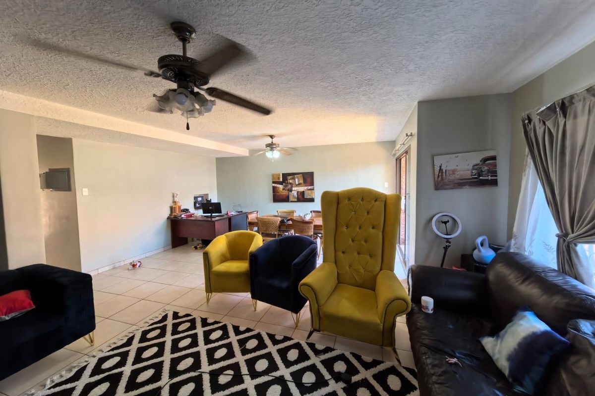 A Family Sanctuary in Historic Belgravia: Spacious Double-Story Charm - Photo 4