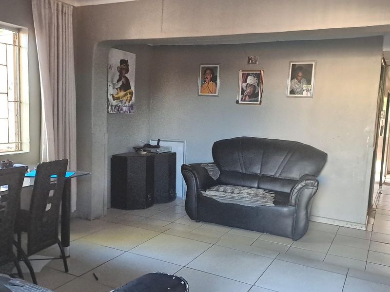 4 Bedroom House For Sale | Jurgenskamp, Upington - Photo 3