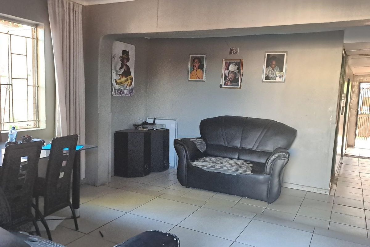 4 Bedroom House For Sale | Jurgenskamp, Upington - Photo 3