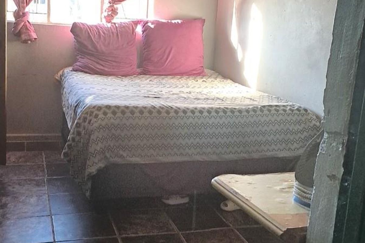 4 Bedroom House For Sale | Jurgenskamp, Upington - Photo 5