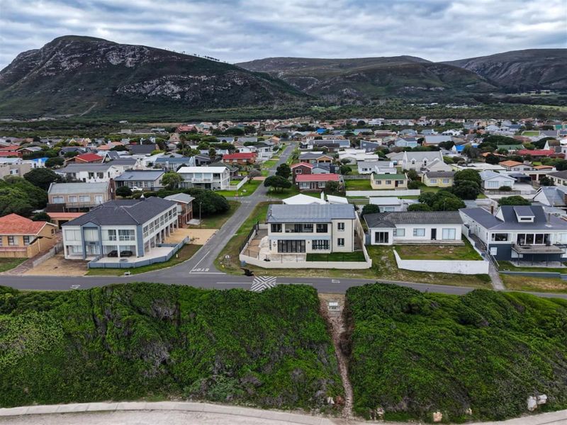 Coastal Investment Opportunity - 3 Bedroom Home with Built-in Braai in Franskraal, Gansbaai - Photo 9