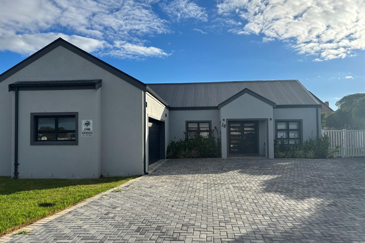 Coastal Investment Opportunity - 3 Bedroom Home with Built-in Braai in Franskraal, Gansbaai - Photo 2