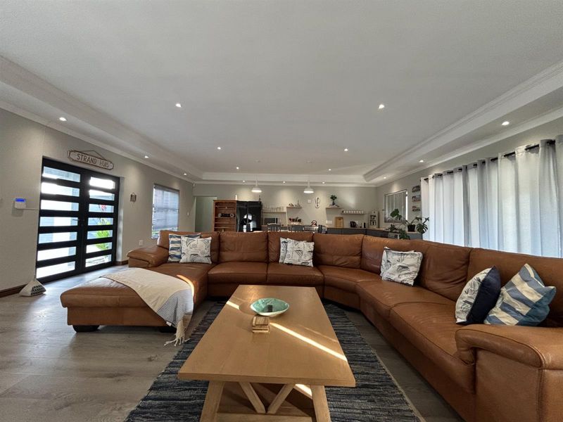 Coastal Investment Opportunity - 3 Bedroom Home with Built-in Braai in Franskraal, Gansbaai - Photo 7