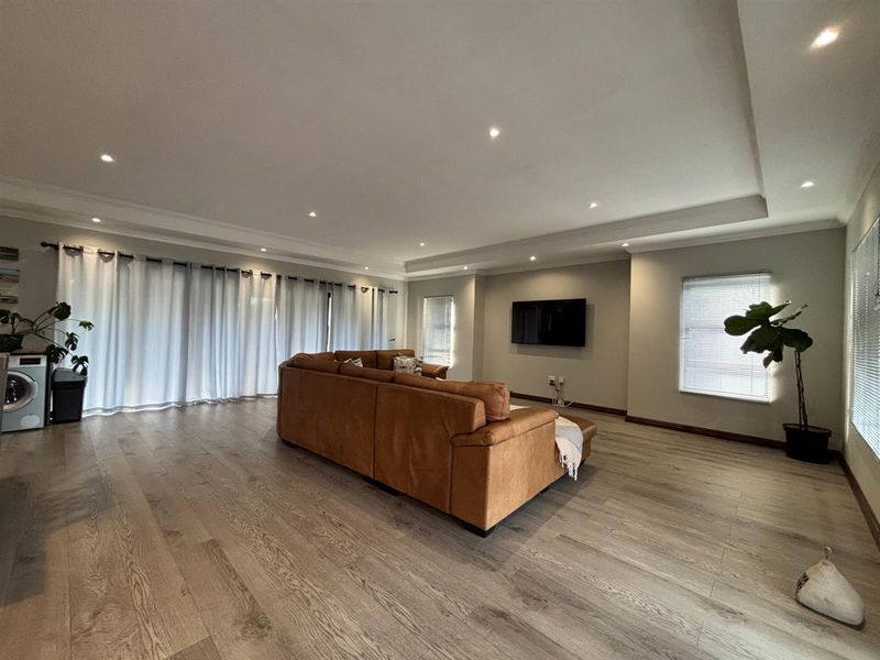 Coastal Investment Opportunity - 3 Bedroom Home with Built-in Braai in Franskraal, Gansbaai - Photo 4