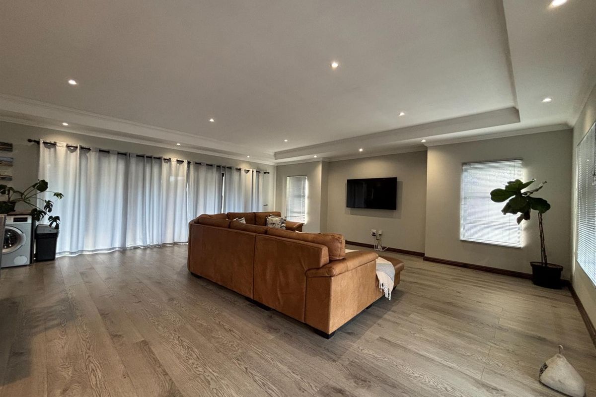 Coastal Investment Opportunity - 3 Bedroom Home with Built-in Braai in Franskraal, Gansbaai - Photo 4