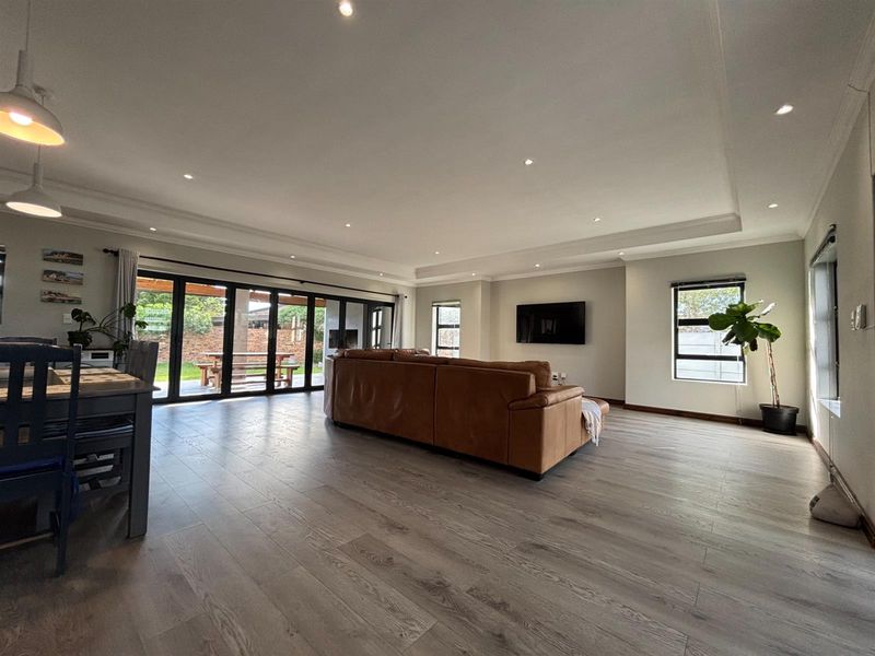 Coastal Investment Opportunity - 3 Bedroom Home with Built-in Braai in Franskraal, Gansbaai - Photo 3