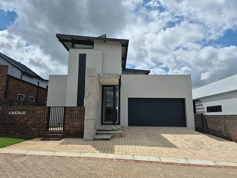 Modern Double-Storey Solar Elegance with High Ceilings and Luxury Finishes  - Sustainable Design - Photo 1