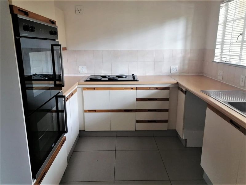 Light and Spacious Ground Floor Apartment in a Tranquil setting - Photo 6